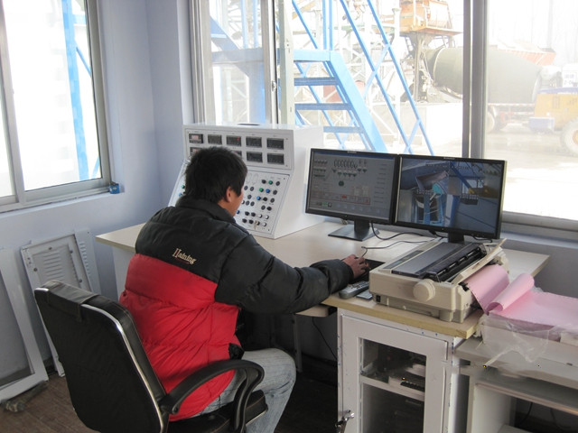 混凝(níng)土攪拌(bàn)站水泥(ni)倉和控(kòng)制系統(tǒng)的維護(hù)和保養(yang)